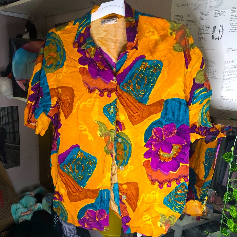 Vintage , colorful , button up !